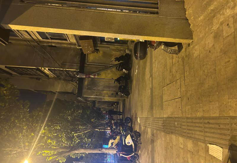 小店与电瓶车上的爱情-买色网