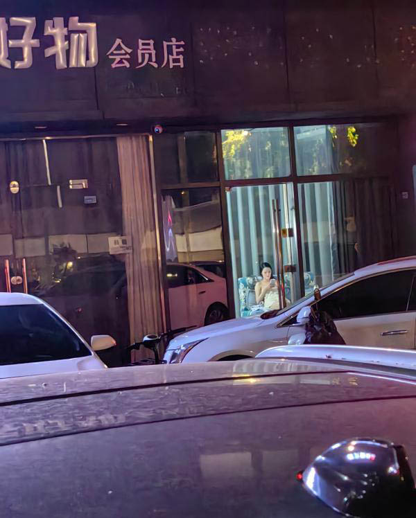 南京路边小黑屋-买色网