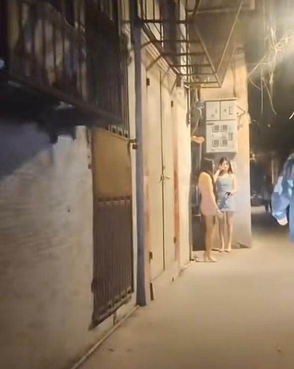 夜探一条街-买色网
