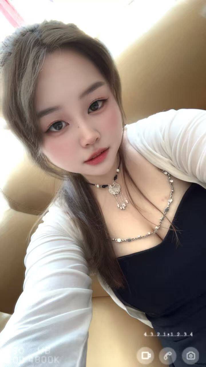 兼职嫩妹一对奶子太勾人心魂-买色网