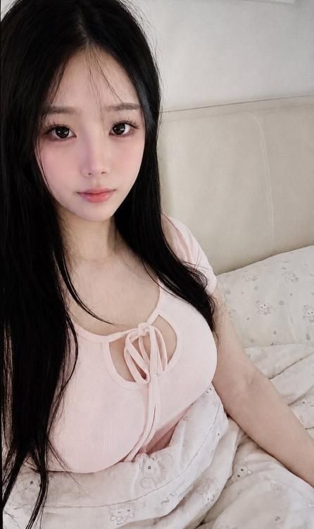 美乳嫩妹小泡泡-买色网