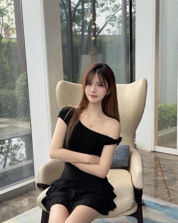 皮肤白嫩邻家女友老师-买色网