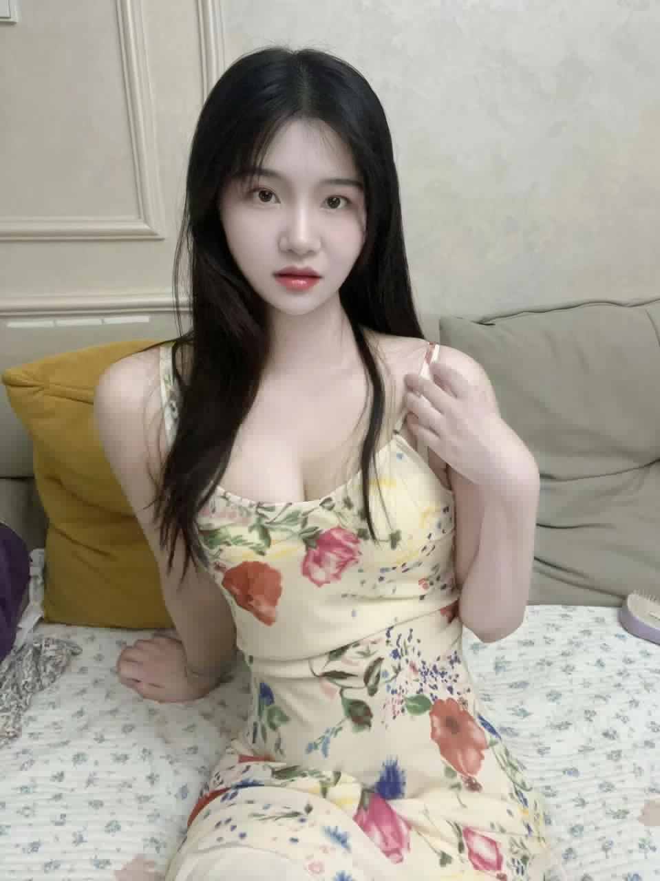 白嫩大胸性感翘臀老师-买春楼