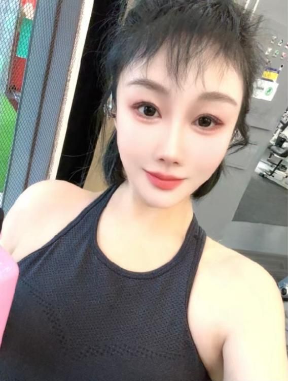 蜜桃臀兼职小姐姐-买色网