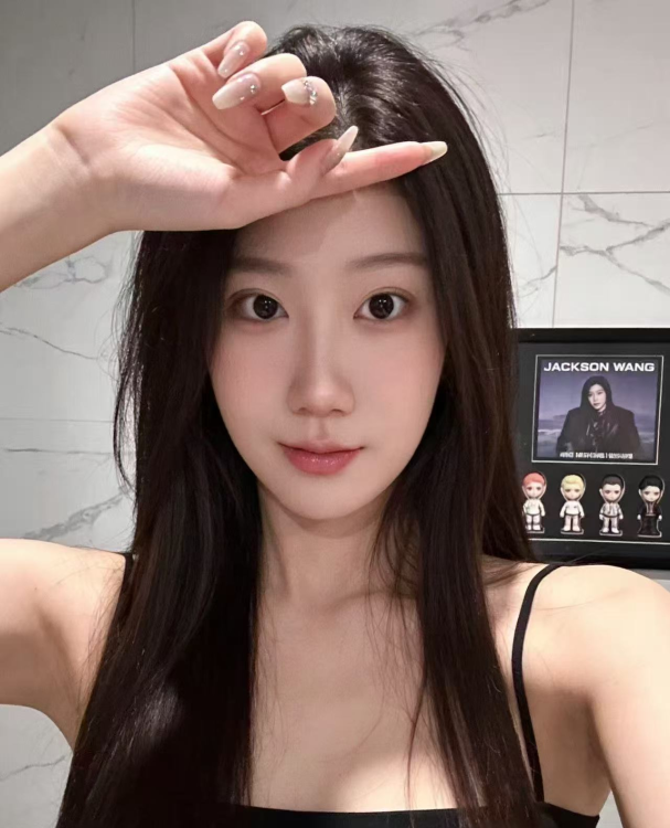 长腿大胸高颜值美女-买色网