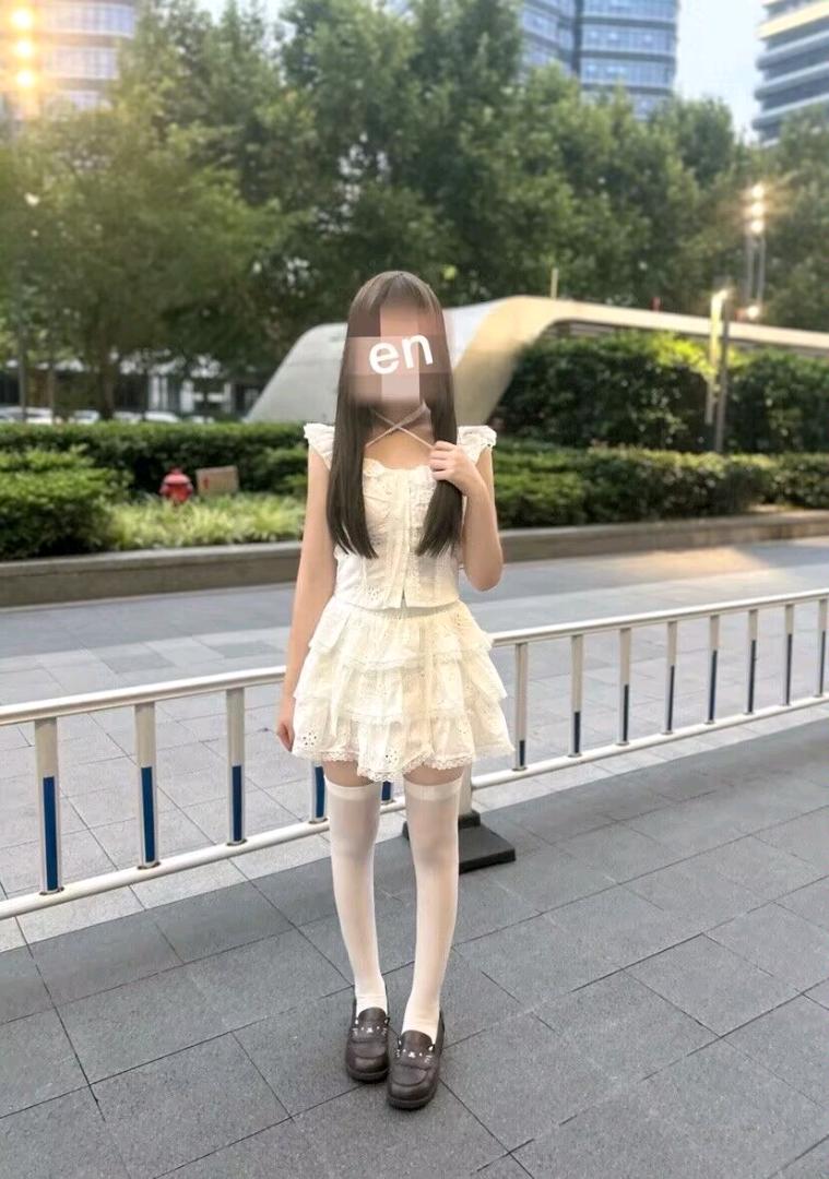 肤白貌美小萝莉配图3