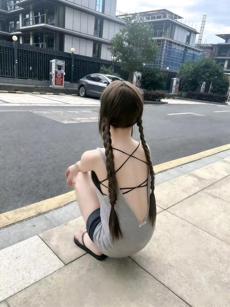 肤白貌美小萝莉配图2