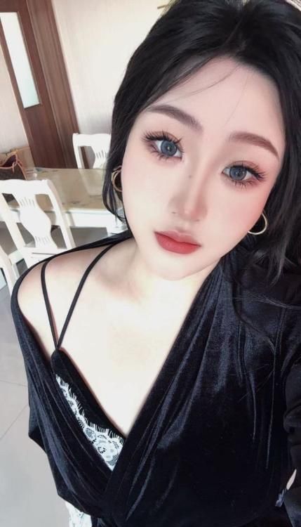 大奶骚货梦琪配图2