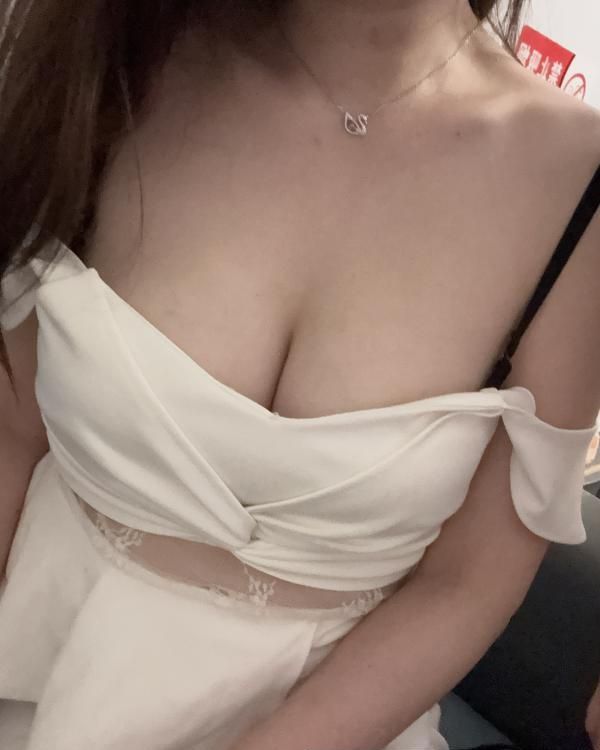 性感波霸少妇配图4