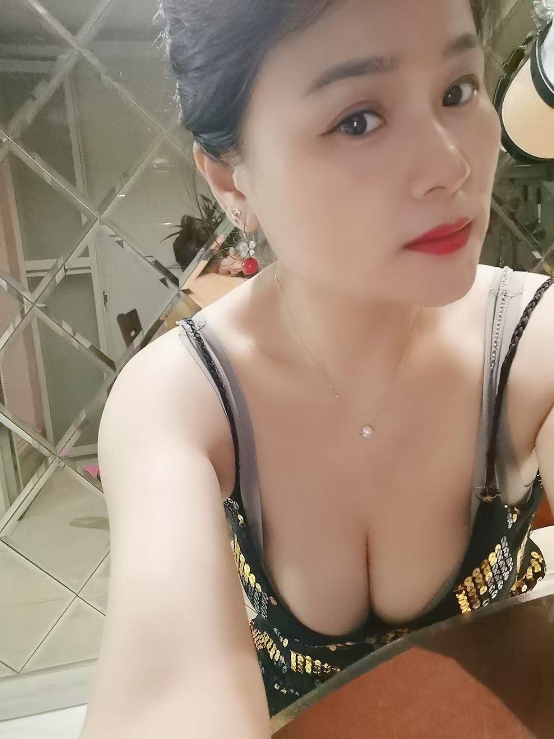 南京美容院老板娘配图2
