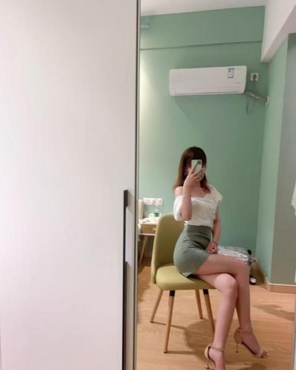 女神夏洛特配图2