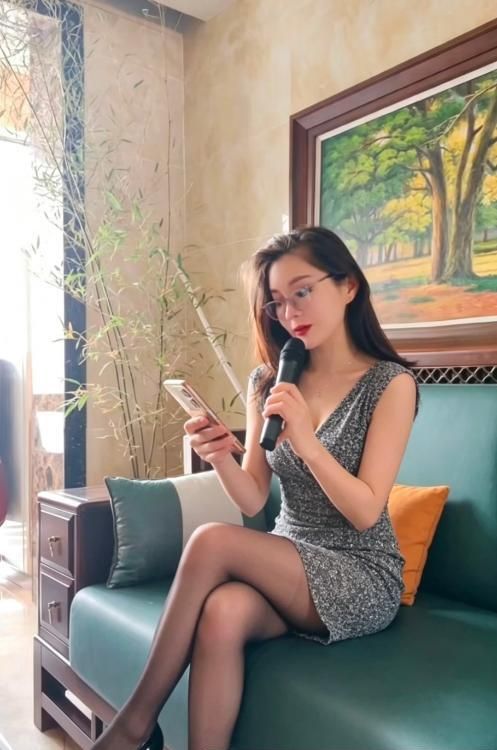D奶双飞姐妹花配图2