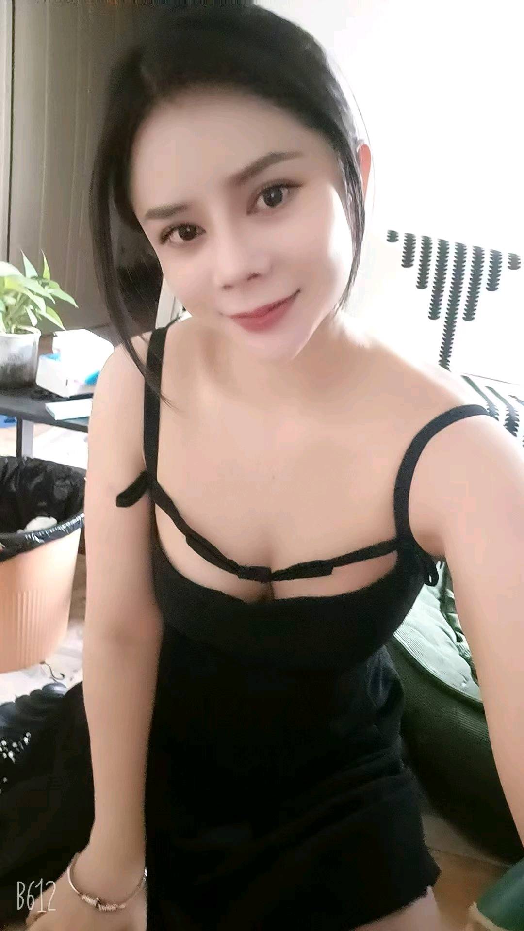 黑丝JK制服少妇菲菲-买色网