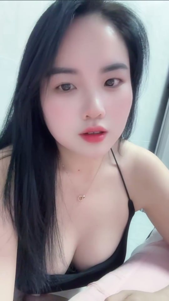 丰臀大奶风骚老师配图2