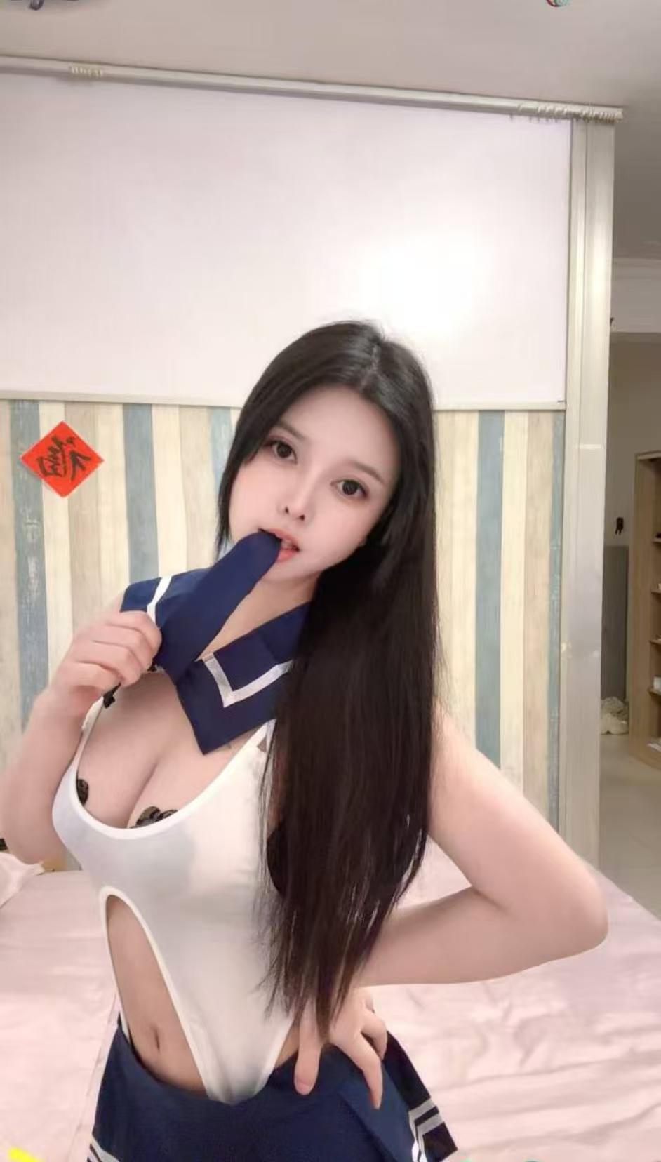 粉嫩制服骚货小七-买色网