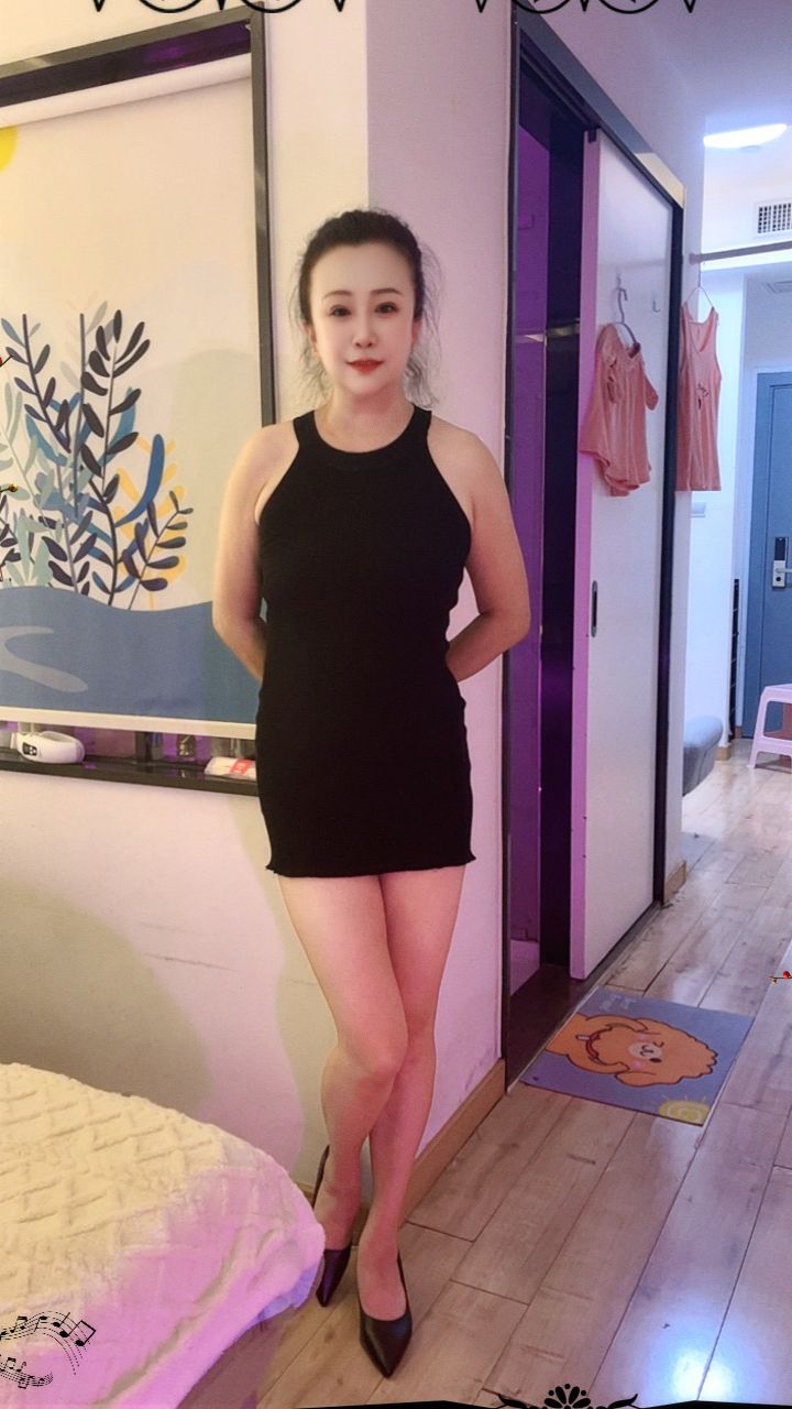 东站熟女文文配图2