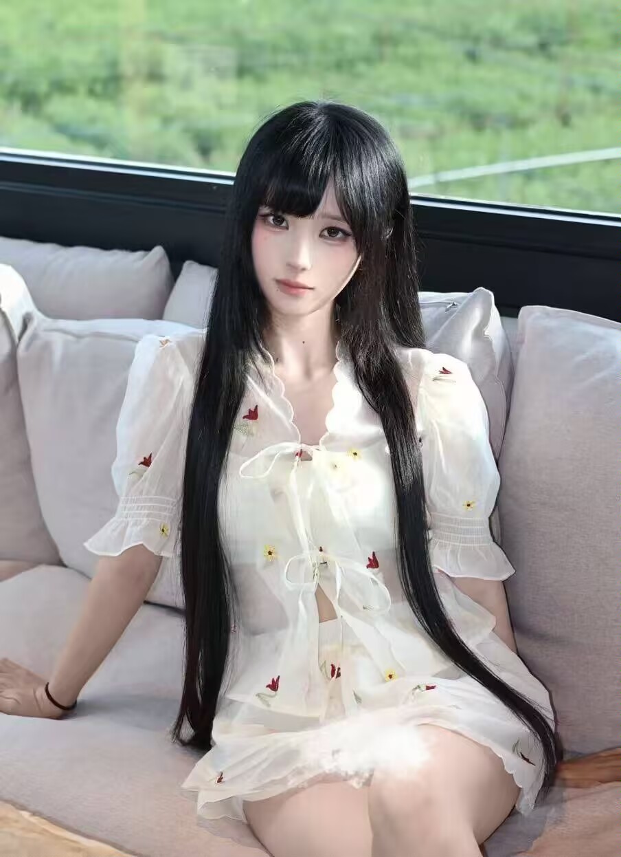 长腿风骚妹子糖糖配图1