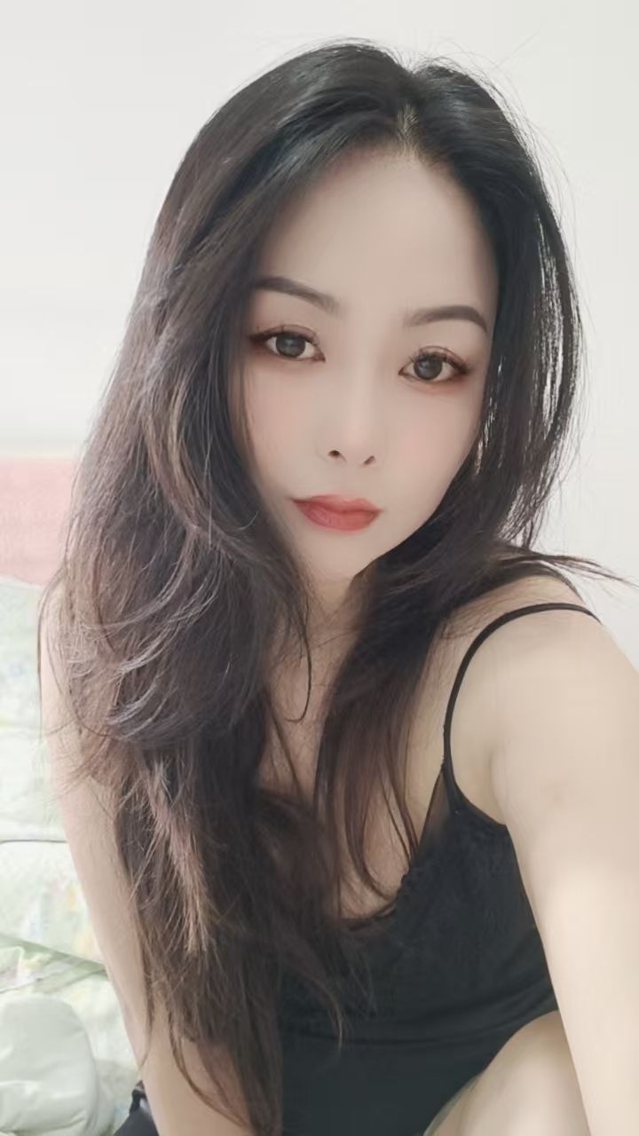 南站翘臀大奶妩媚少妇配图3