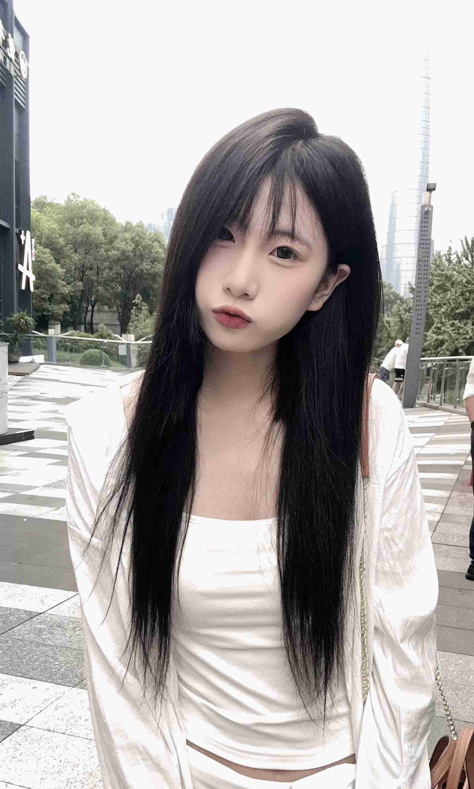 05后jk嫩妹配图3