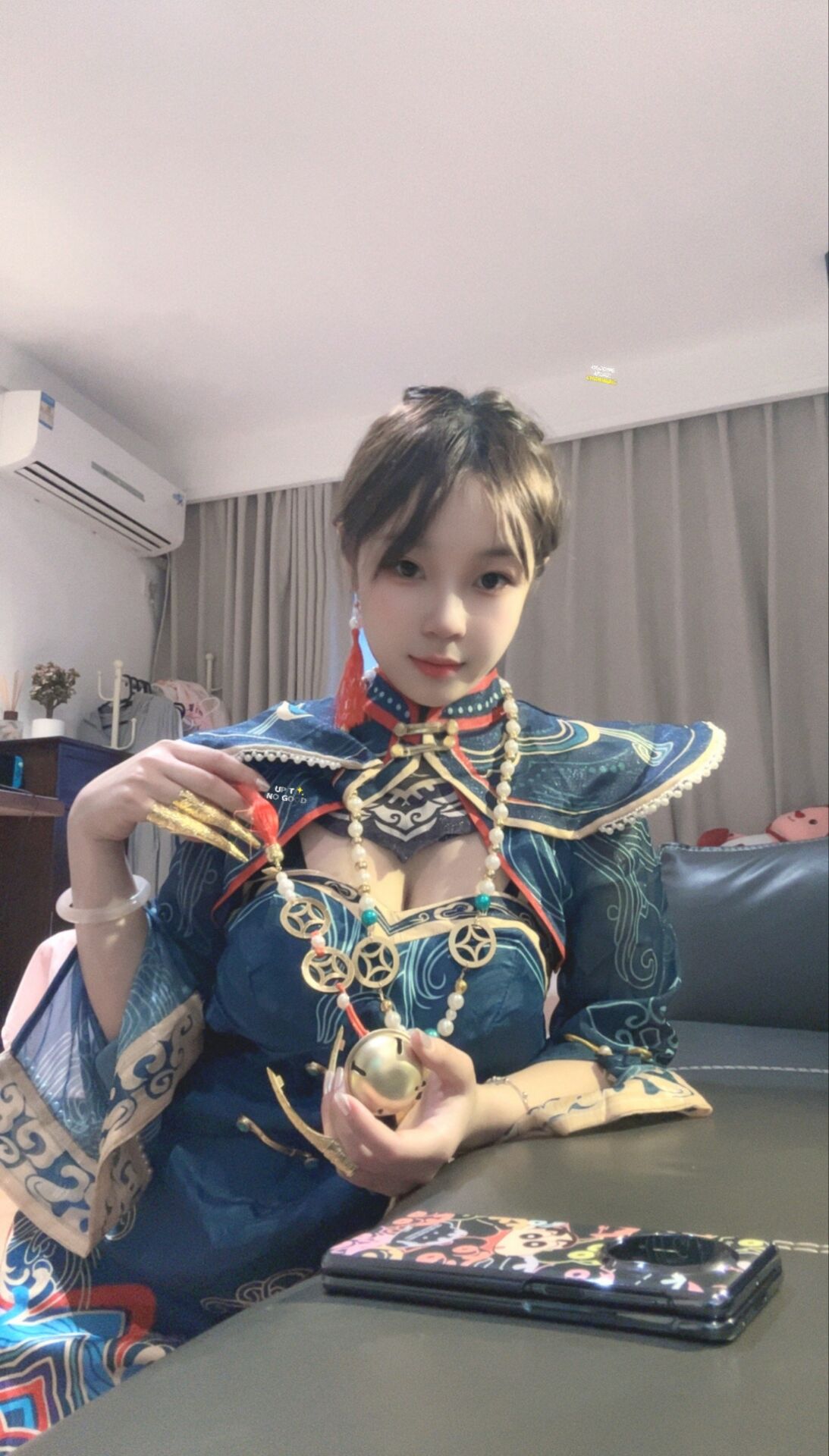 爱Cosplay的嫩妹甜甜-品茶社