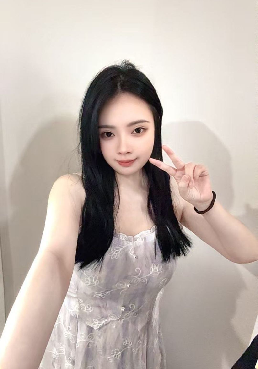 上海体育场大胸妹子呦呦-买色网