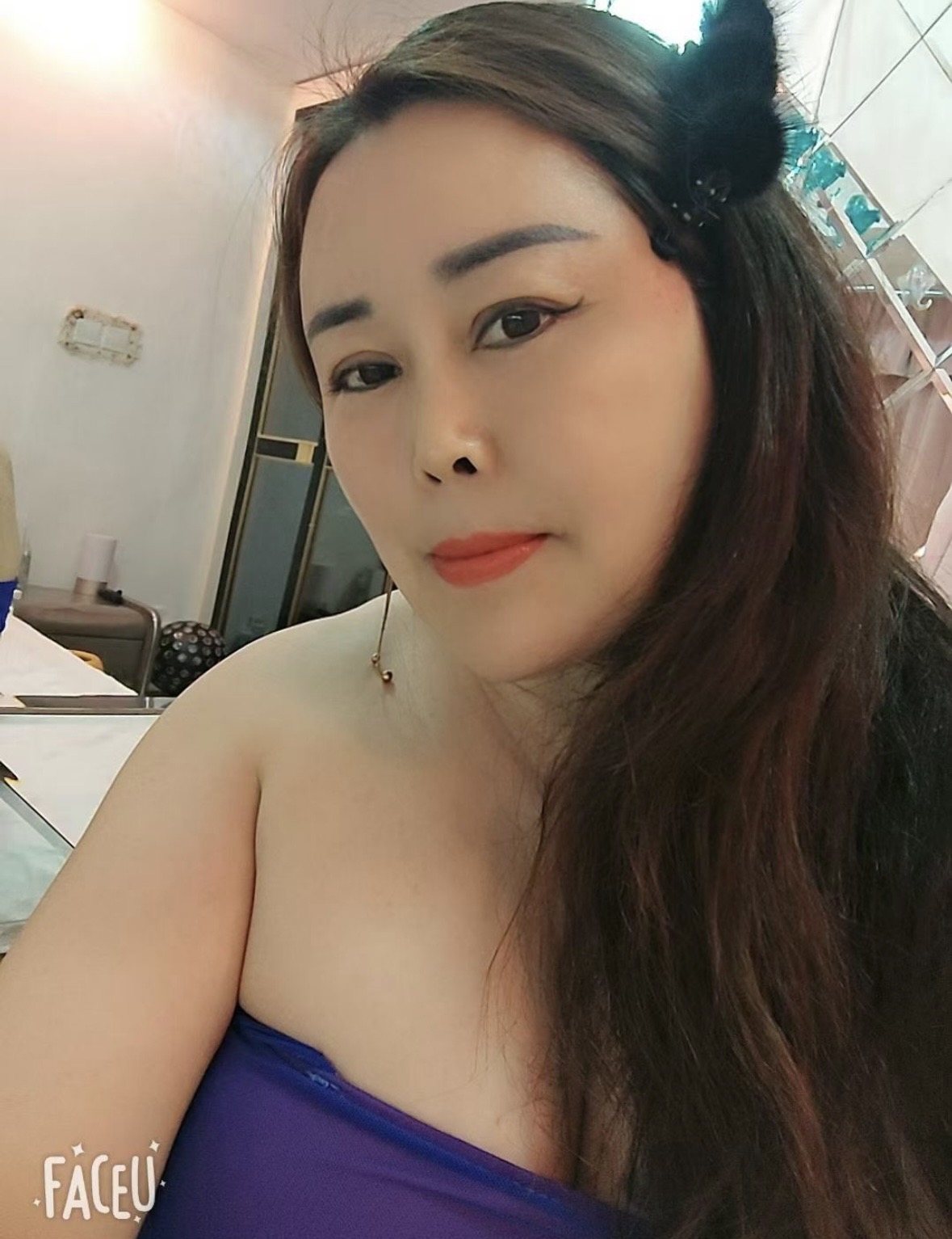 成都巨乳骚妇配图2