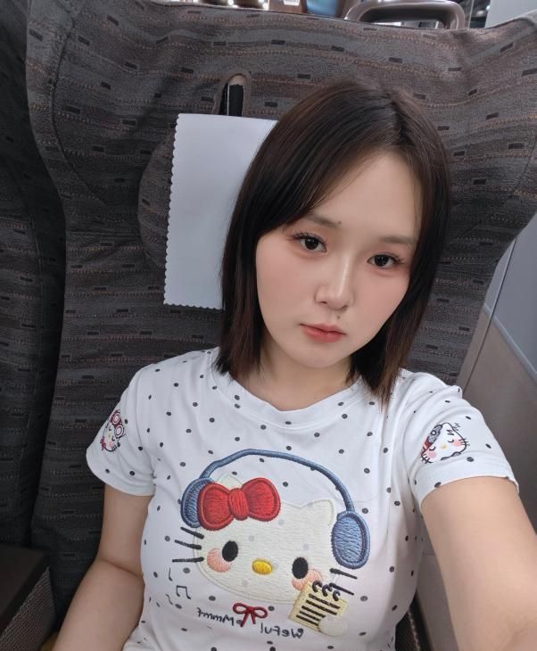天使的女孩配图1