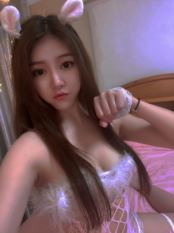 D奶美少女西西配图4