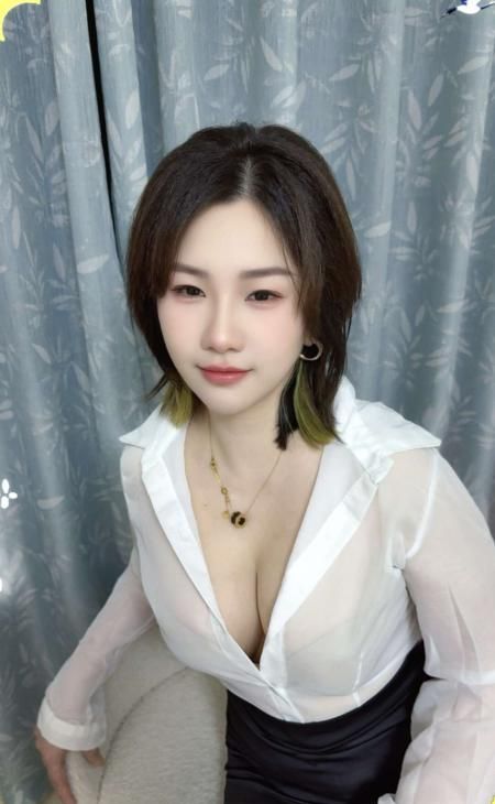 南站性感大胸少妇配图1