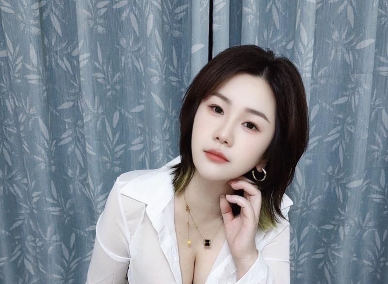 南站性感大胸少妇-买色网