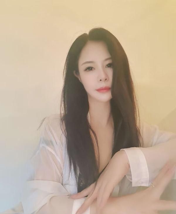 御姐青青配图2
