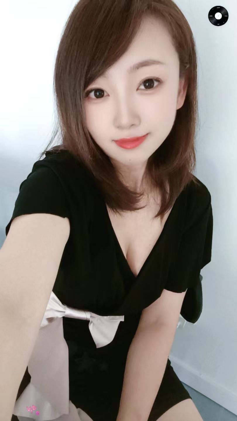 津南区娇小可人的妹子配图1
