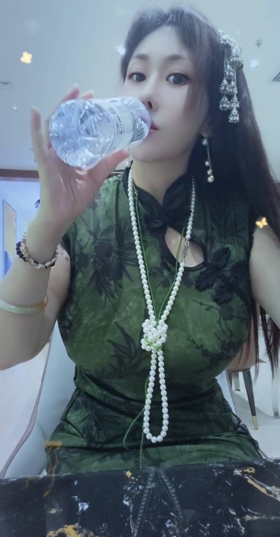 少妇啵啵配图2