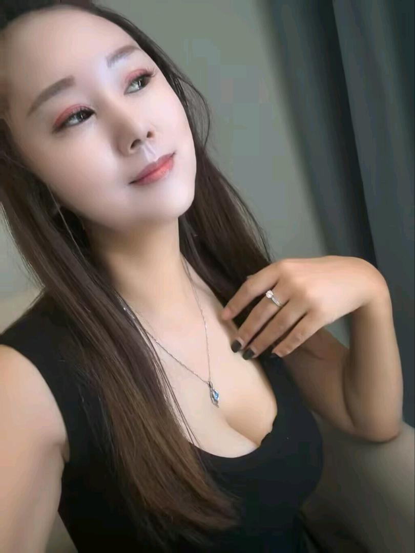 大波清纯妹配图1
