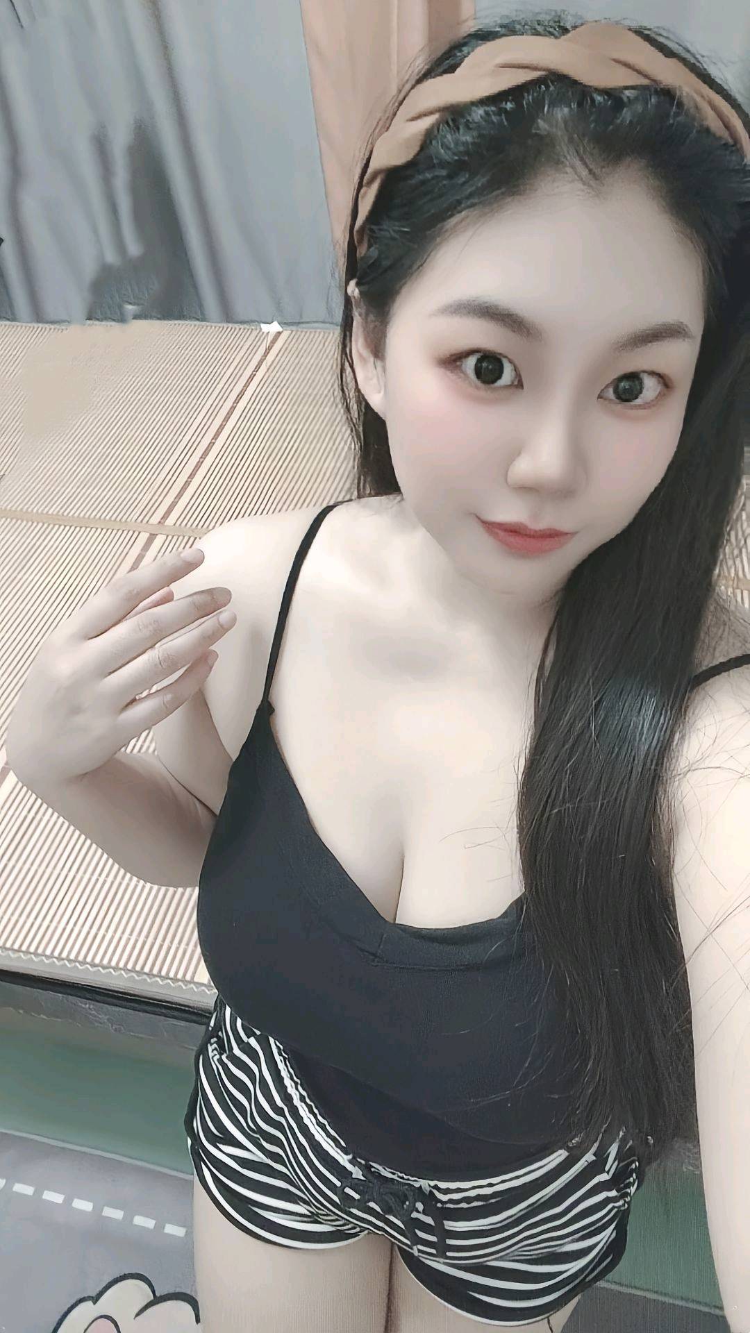 成熟大胸女思思配图1