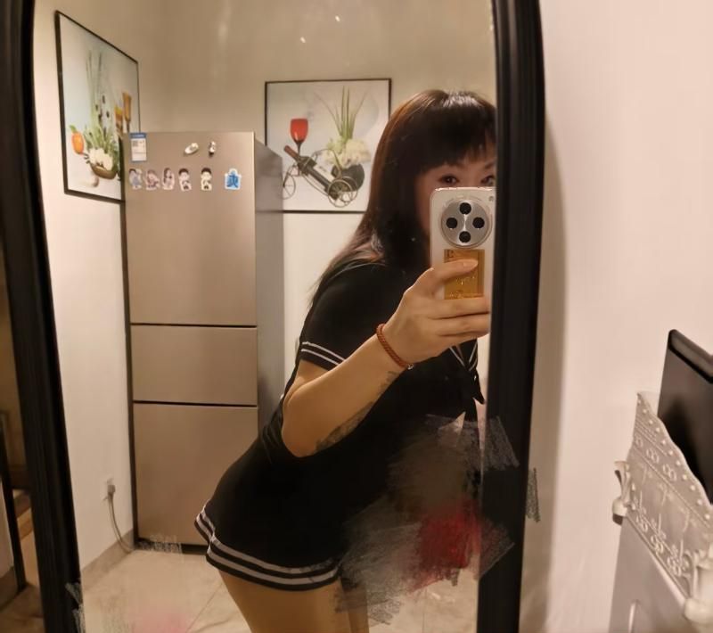 邻家老师方玲姐配图1