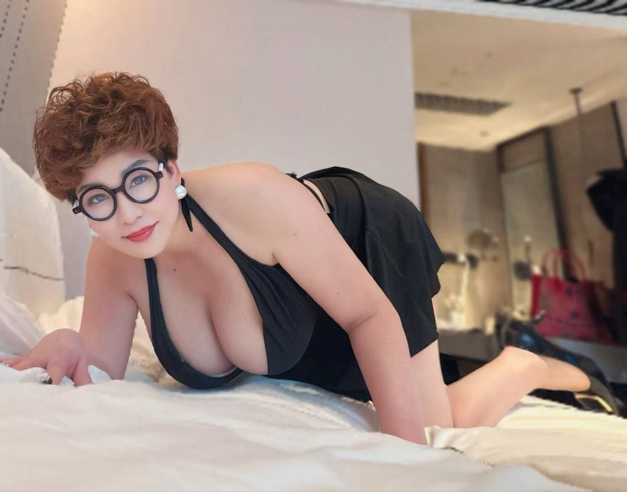 舔功一绝的少妇姐姐-买色网