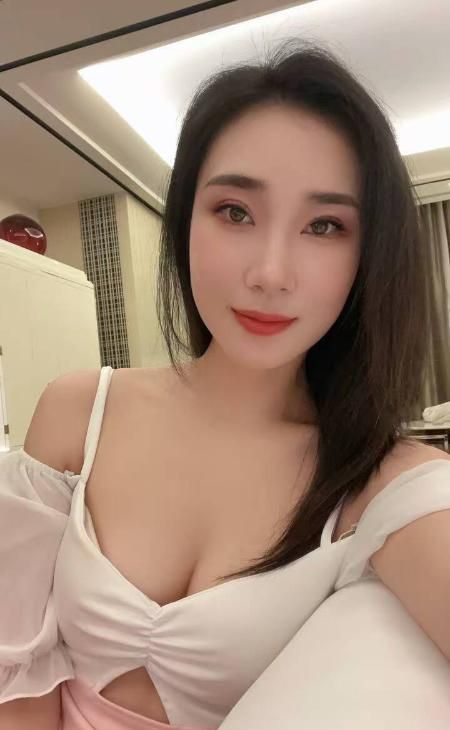 丰满迷人美少妇-品茶社