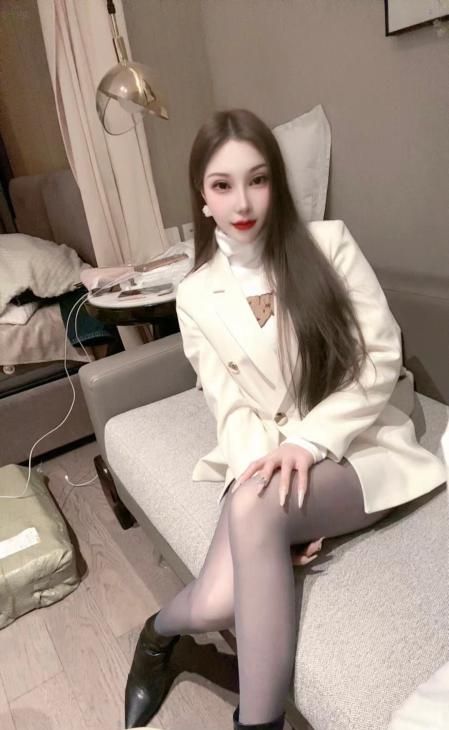 天拖性格美女配图1