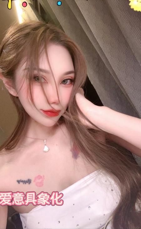 天拖性格美女配图3