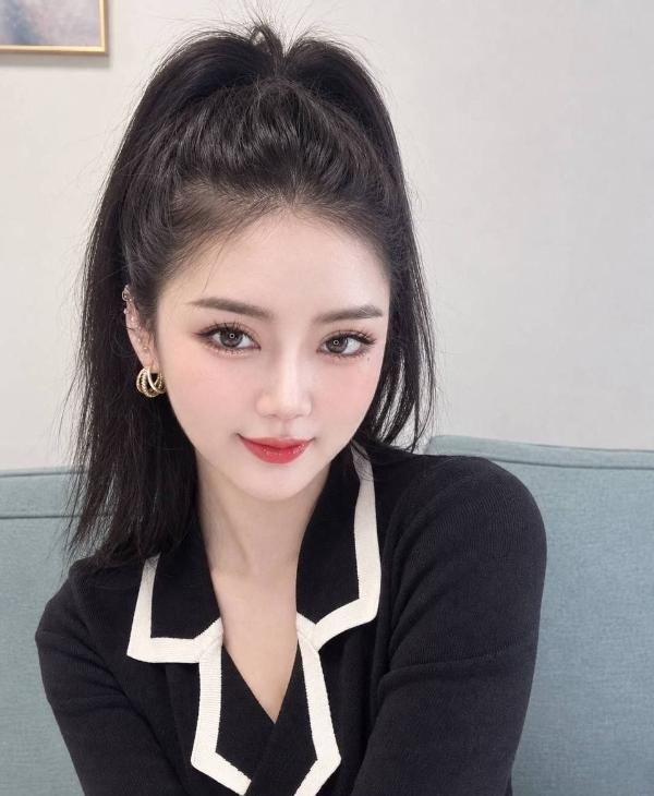 金水曼妙身材御姐小妮配图4