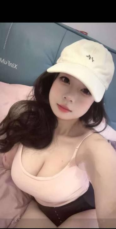 大胸性感美少女配图1