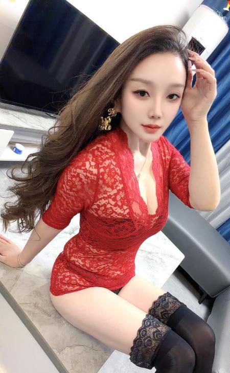 超级会玩的小姐姐配图1