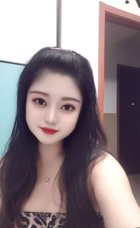 服务系丰满翘臀熟女配图2