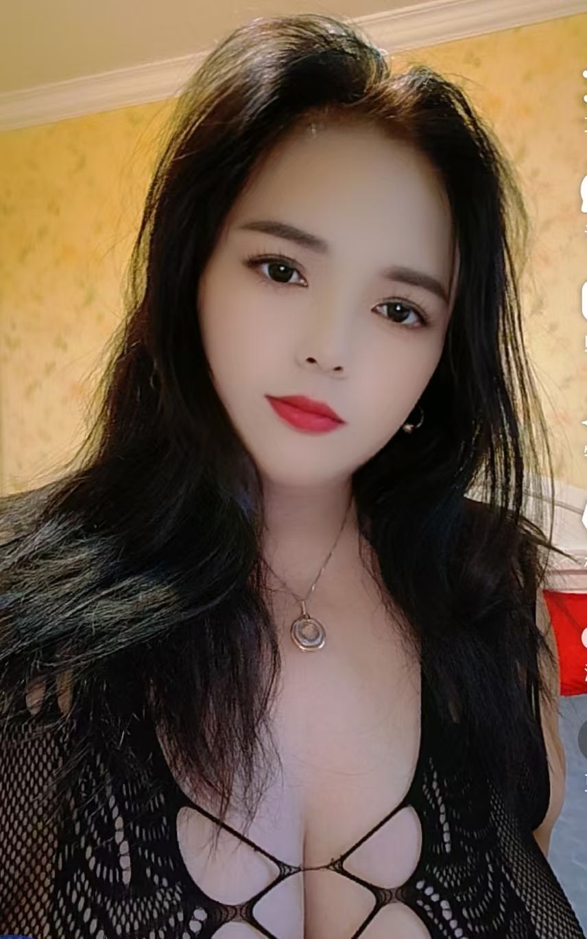 36D巨乳少妇配图1