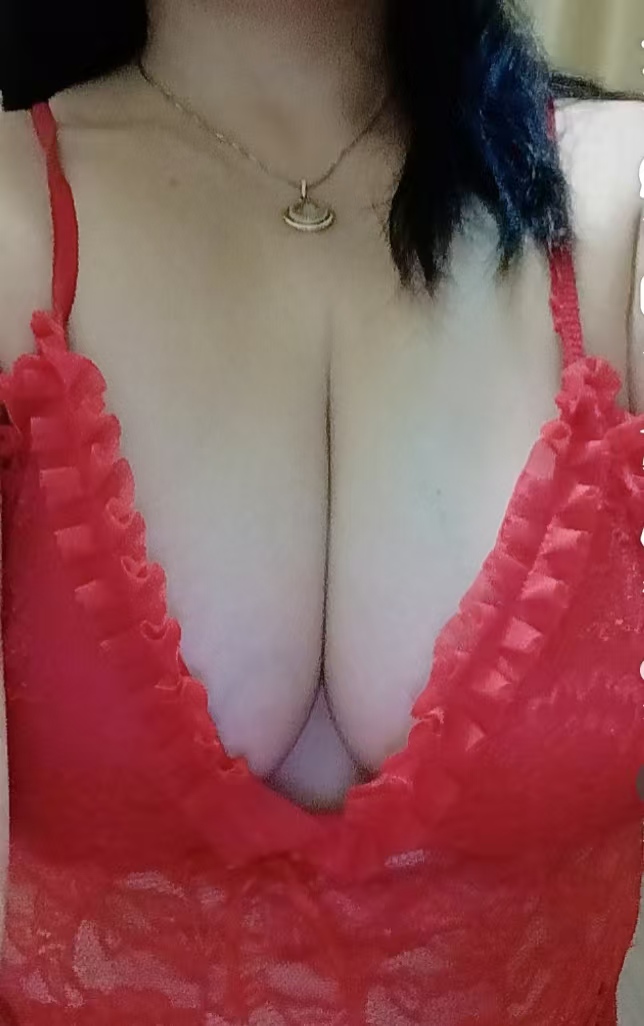 36D巨乳少妇配图3