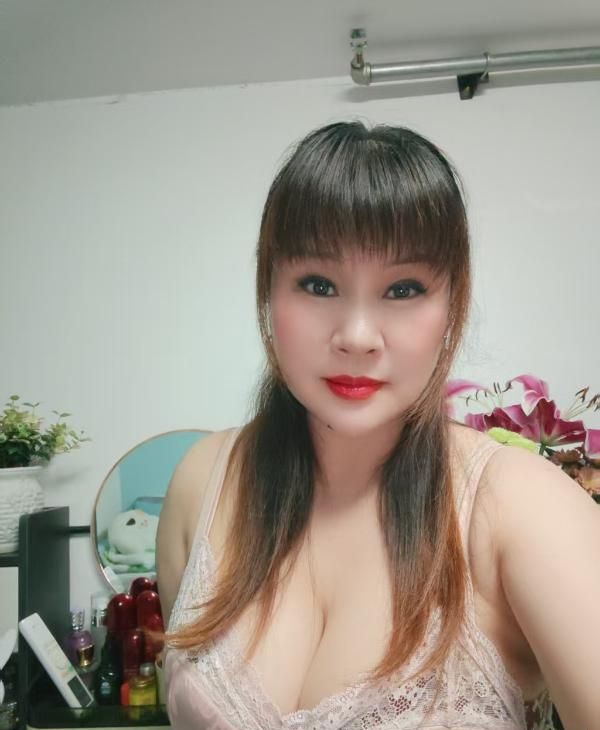 风情丰满老师配图3