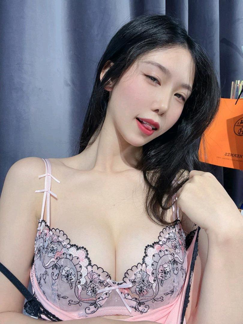 朝阳性感伊伊配图2