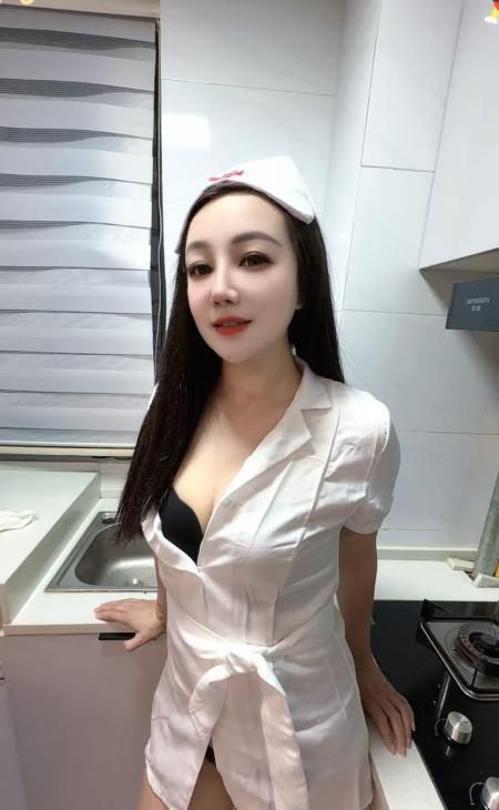 上城制服骚货饱饱配图2