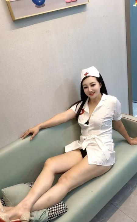 上城制服骚货饱饱配图1
